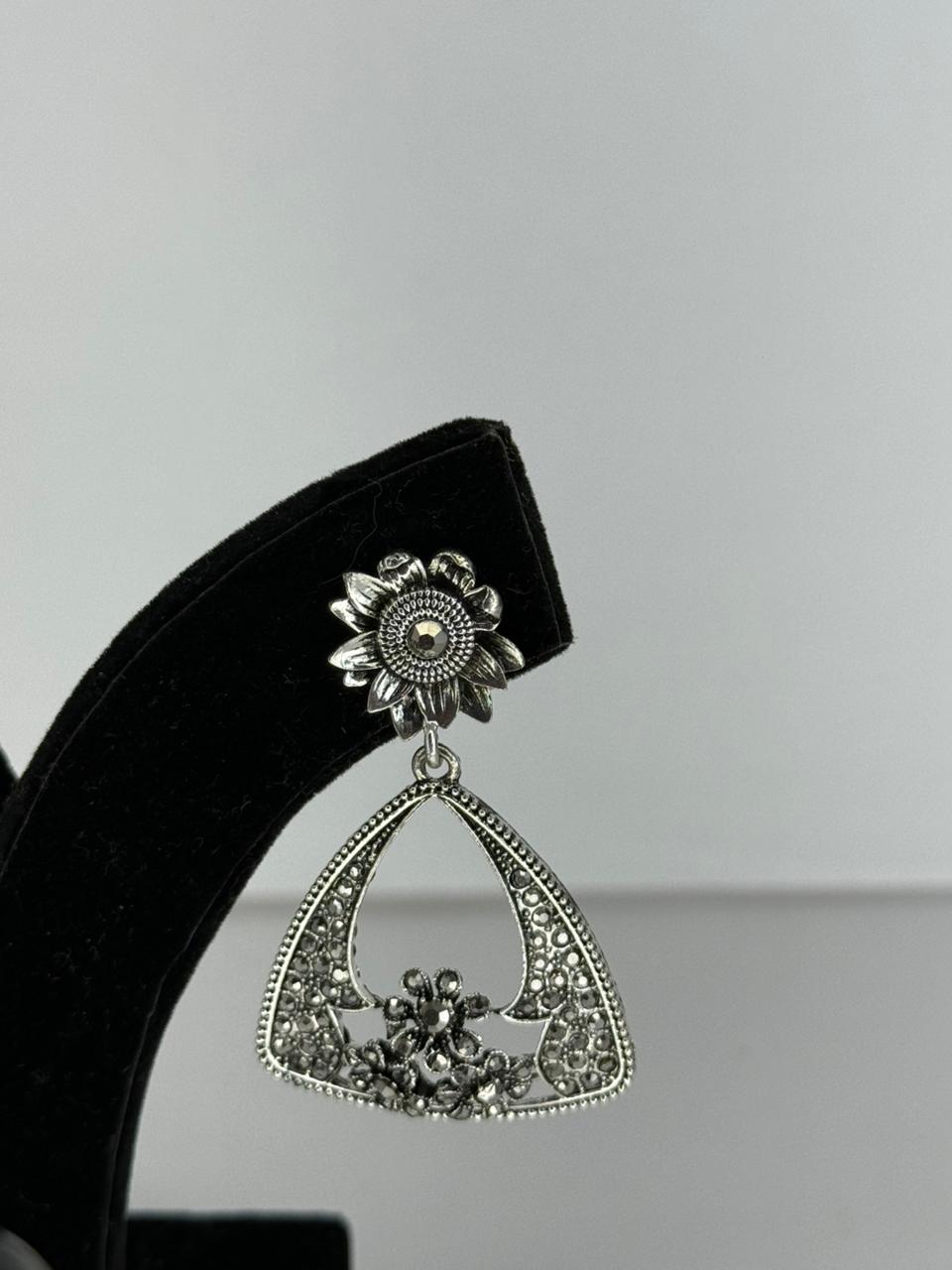 Kashvi Floral Frame Earrings