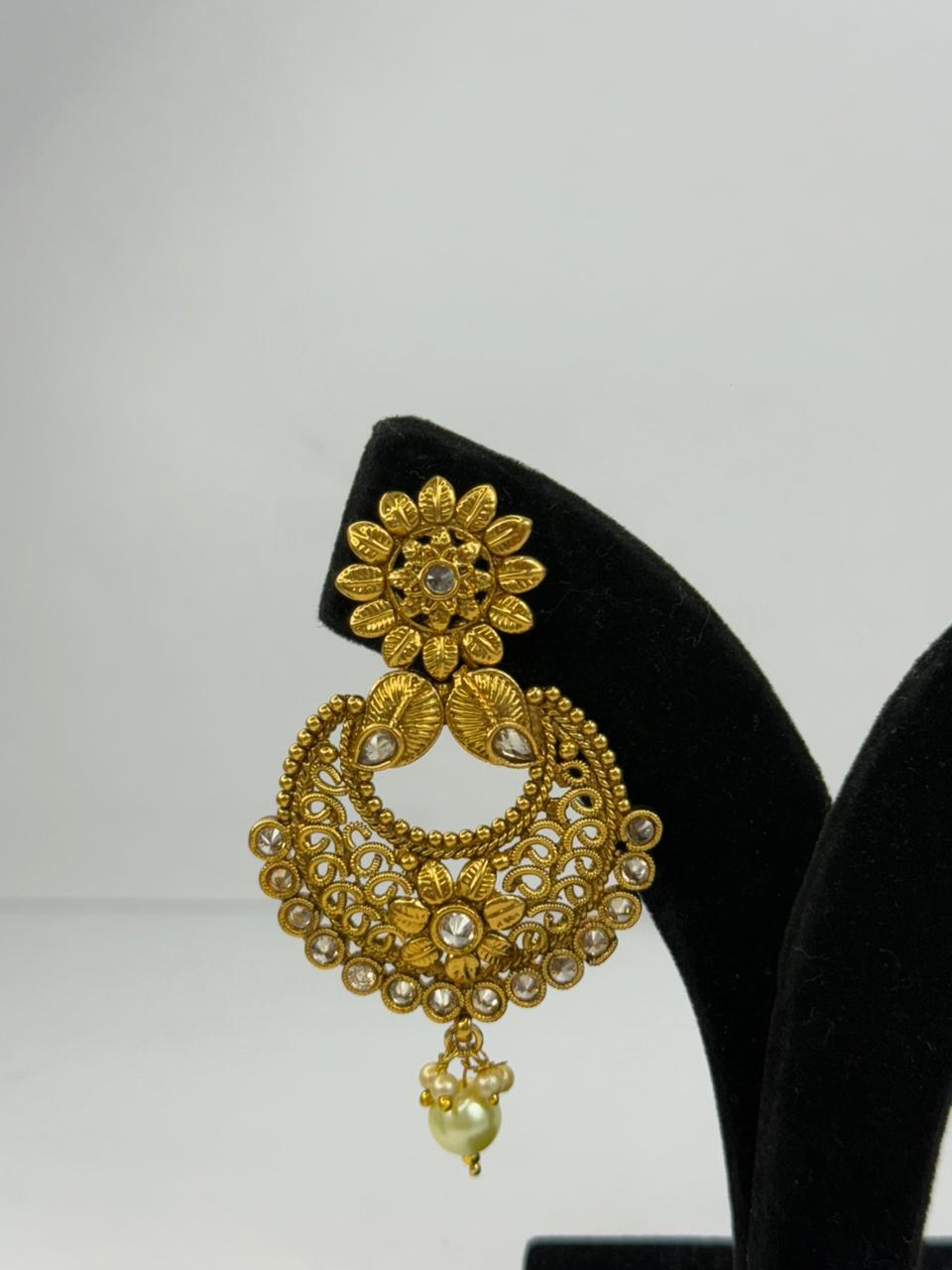 Petal Grace gold Earrings