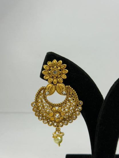 Petal Grace gold Earrings