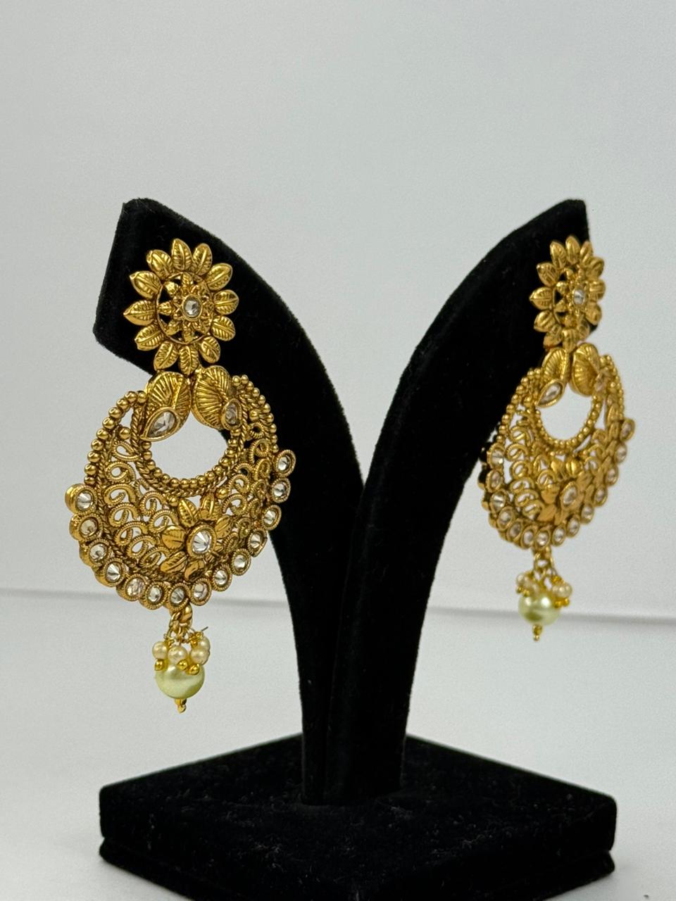 Petal Grace gold Earrings