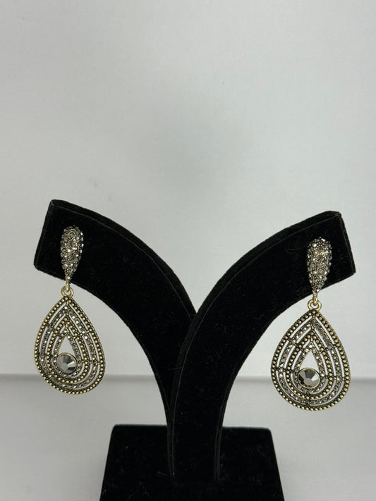 Saanjh Crystal Leaf Earrings