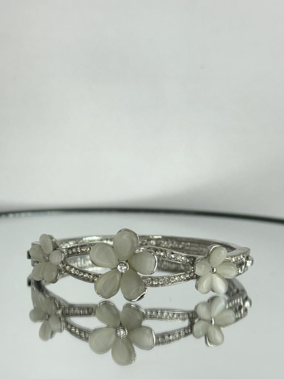 Pearl Petal Grace Bracelet