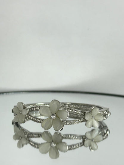 Pearl Petal Grace Bracelet