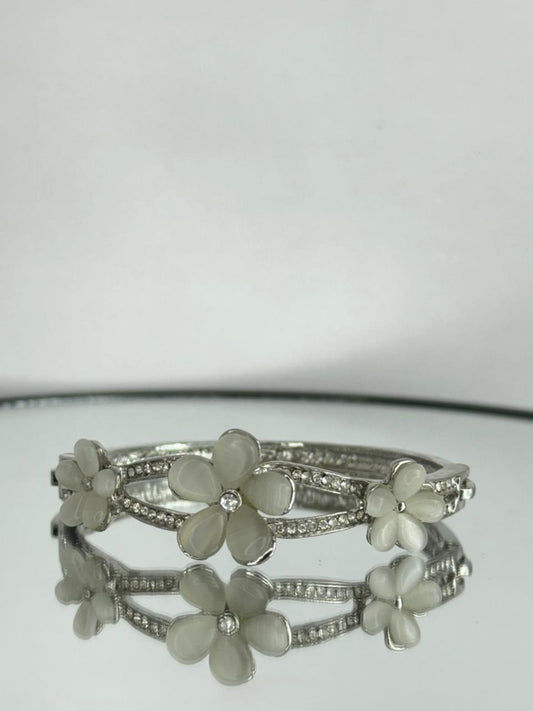 Pearl Petal Grace Bracelet