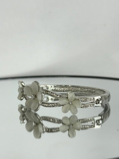 Pearl Petal Grace Bracelet