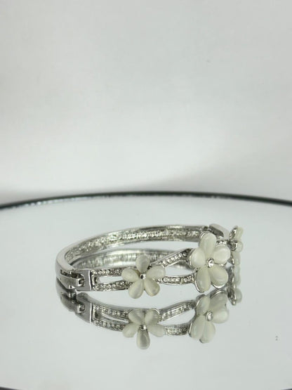 Pearl Petal Grace Bracelet