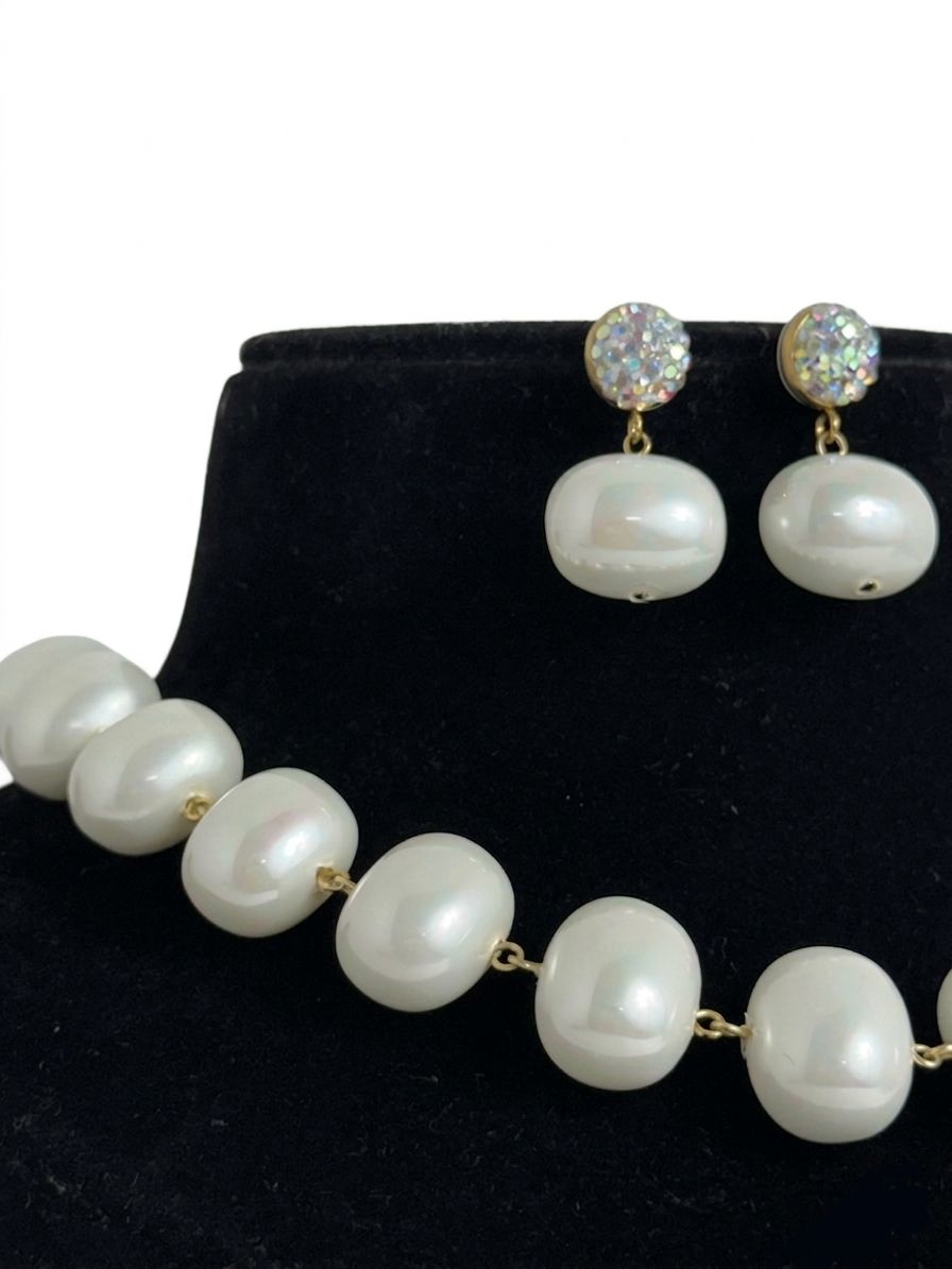 Aura Pearl Necklace