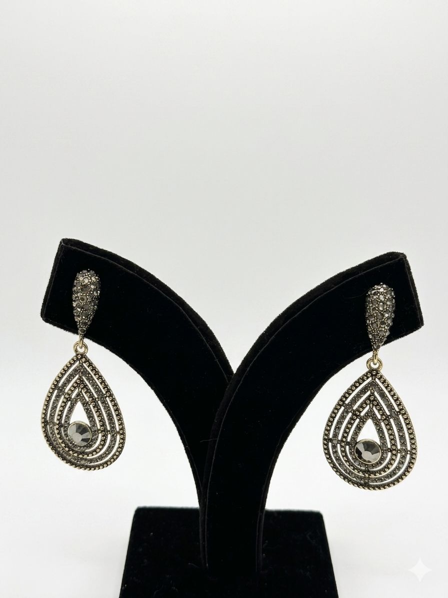 Saanjh Crystal Leaf Earings