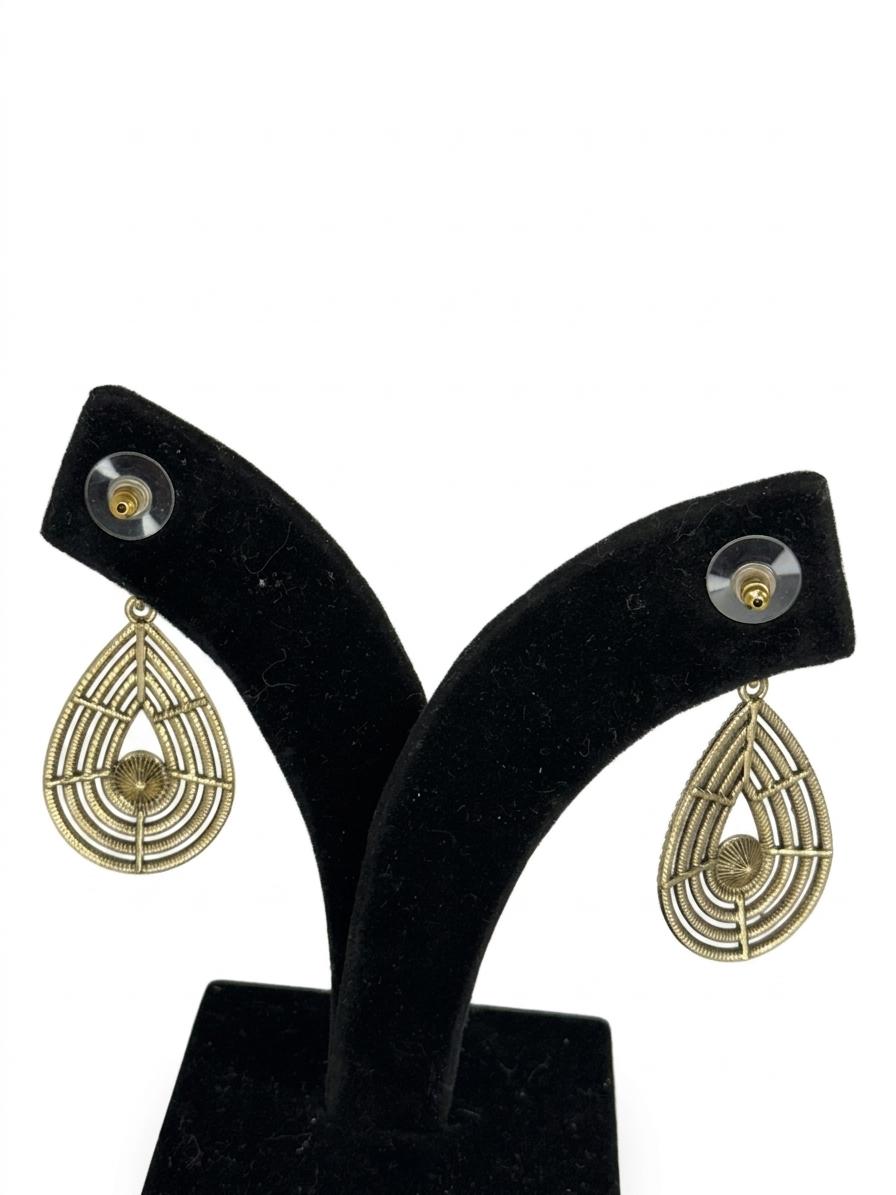 Saanjh Crystal Leaf Earings