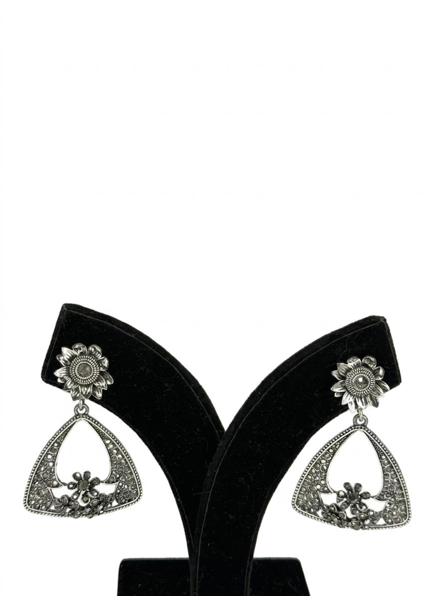 Kashvi Floral Frame Earrings