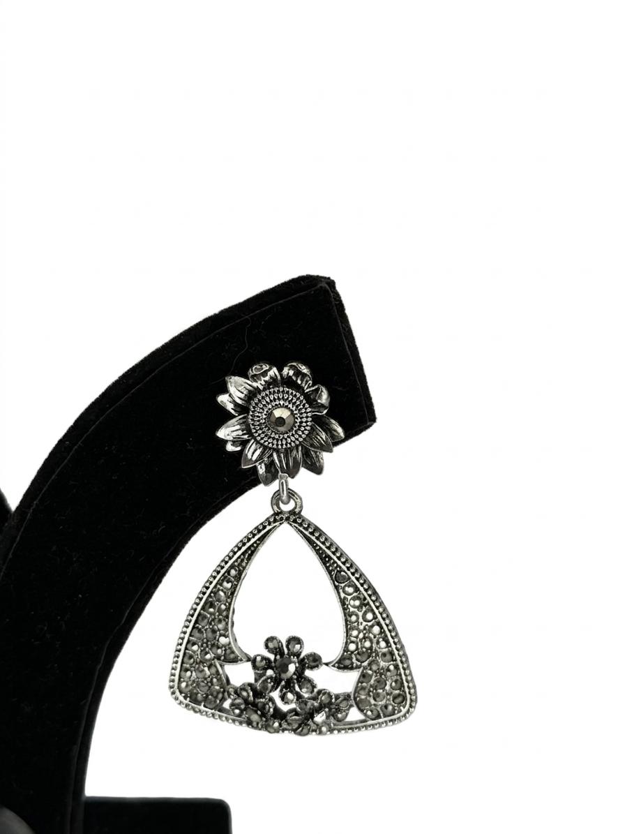 Kashvi Floral Frame Earrings