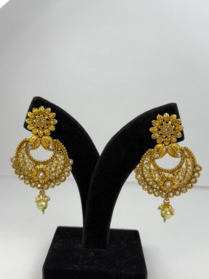 Petal Grace gold Earrings